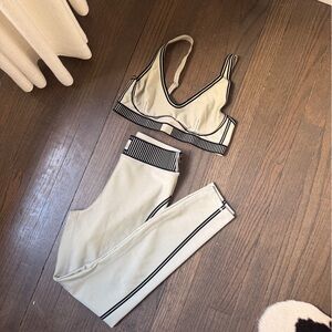 ALO Airlift Line Up Bra + Legging